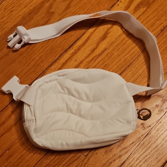 White Adjustable Quilted Belt Bag - Picture 3 of 4